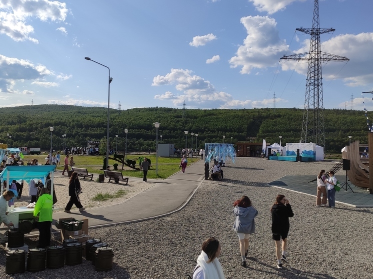 Мурманчанам рассказали о предстоящих мероприятиях для молодежи