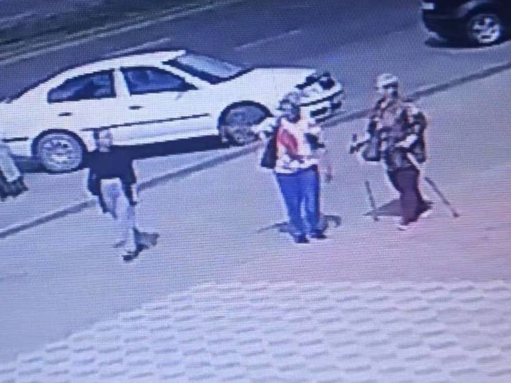 В Ангарске разыскивают двух женщин, похитивших украшения у пенсионерки