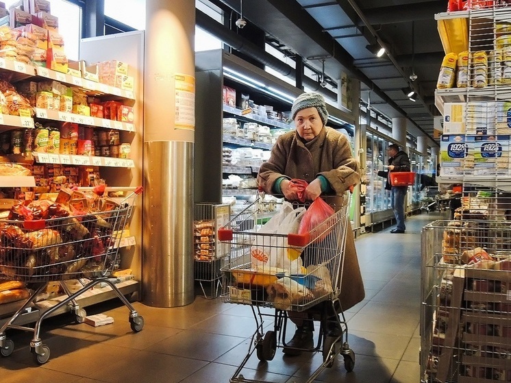 Названа доля экономящих на питании россиян