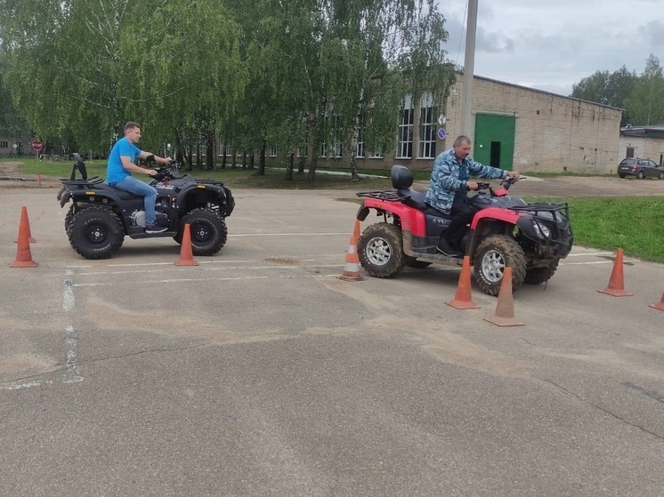 Смоленские лесные пожарные осваивают новую технику