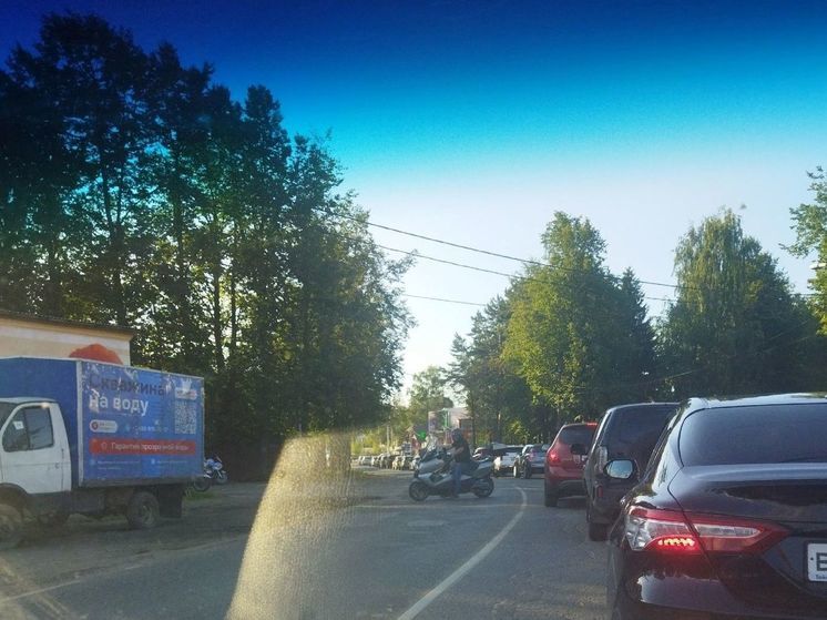 Жители несколько лет пытаются добиться строительства эстакады вместо правдинского переезда