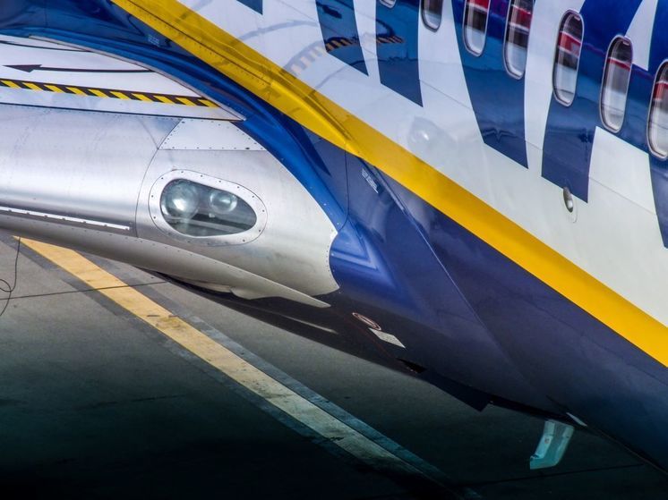 Пьяная стюардесса сорвала рейс и заставила компанию оплатить пассажирам компенсацию