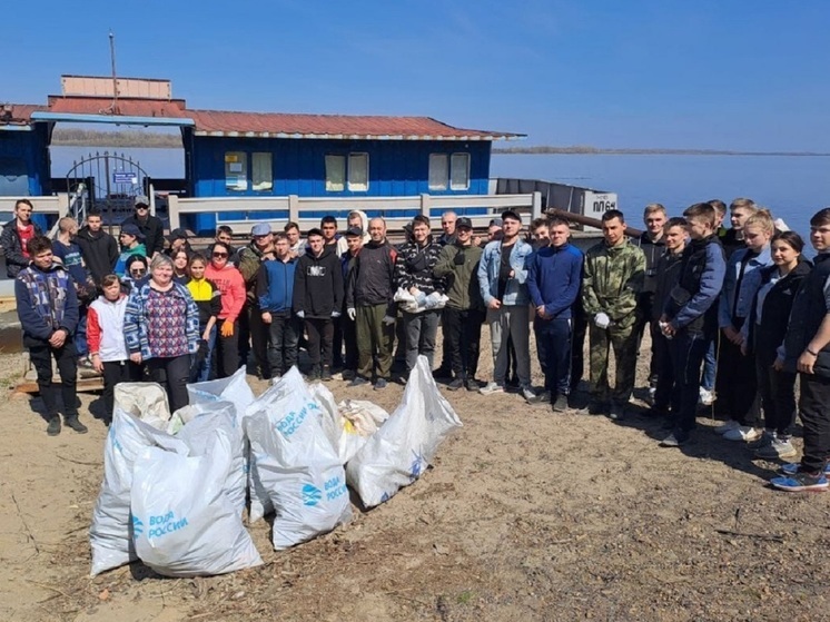 Участники акции «Вода России» расчистили в Томской области 100 километров берегов рек