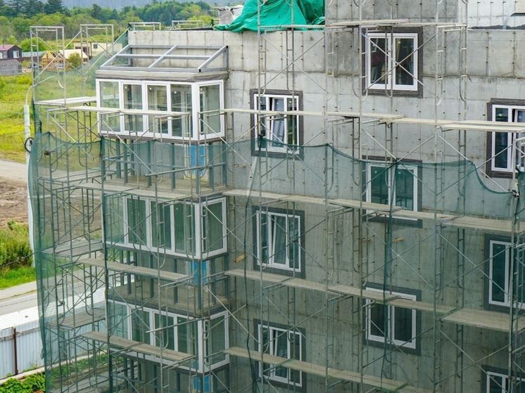 Два многоквартирных дома сдадут в селе Корсаковского района в 2023 году