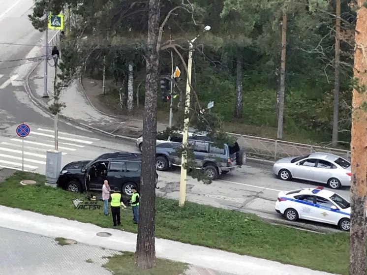 В Новосибирске мужчина умер в машине во время поездки в Академгородок