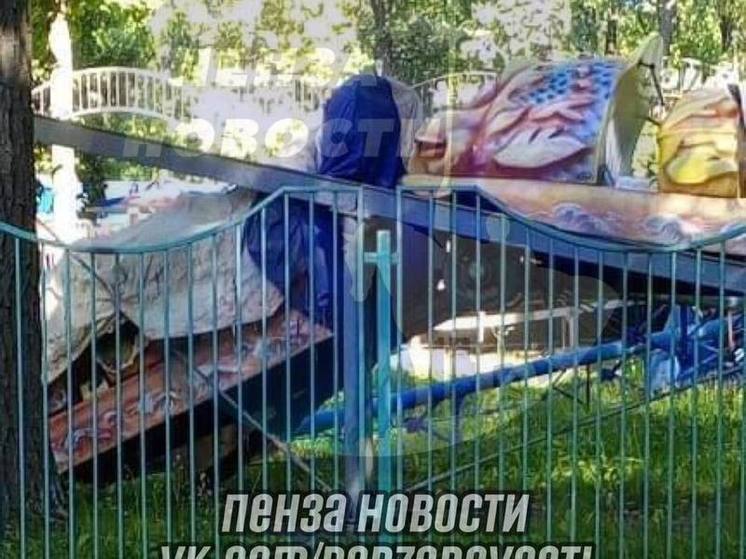 Опасные аттракционы: в пензенском парке Белинского с монорельса сошли вагончики