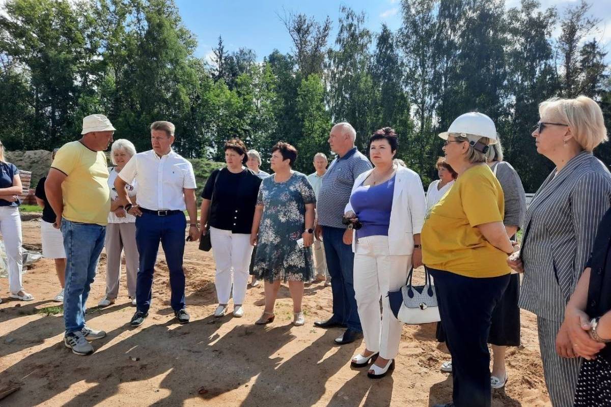 «Партийный десант» оценил масштаб работ по возведению школы в поселке Караваево Костромского муниципального района