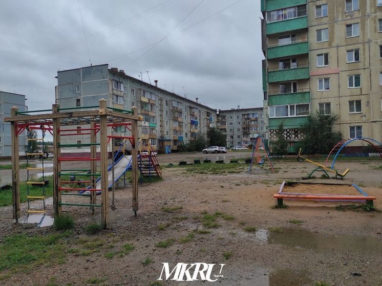 Жители КСК в Чите пожаловались Осипову на лужи и маршрутки