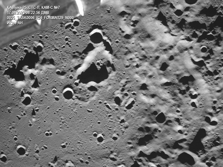 Российская станция «Луна-25» сделала первый снимок лунной поверхности