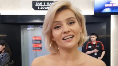Актриса Синицкая в игровом сарафане рассказала, кто-то ее одевает: видео