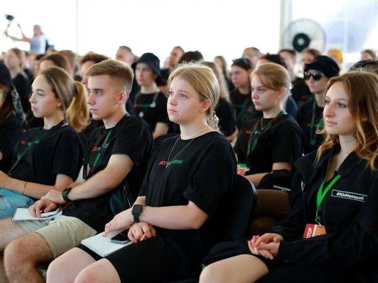 Жители Народных Республик Донбасса отправились на всероссийский молодежный форум