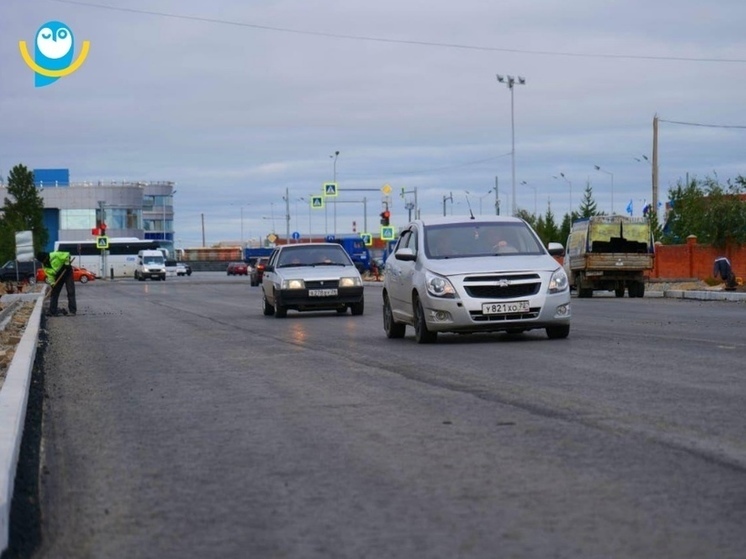 В Новом Уренгое участок дороги на Геологоразведчиков открыли после реконструкции