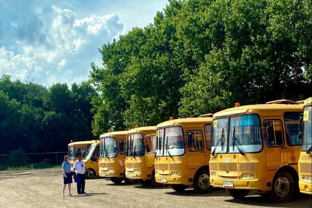 Автобус тихорецк архангельская. Школьный автобус с аварийками. Патриот школьный автобус. Прокуратура Тихорецк фото. Автобус Тихорецк новые фото.