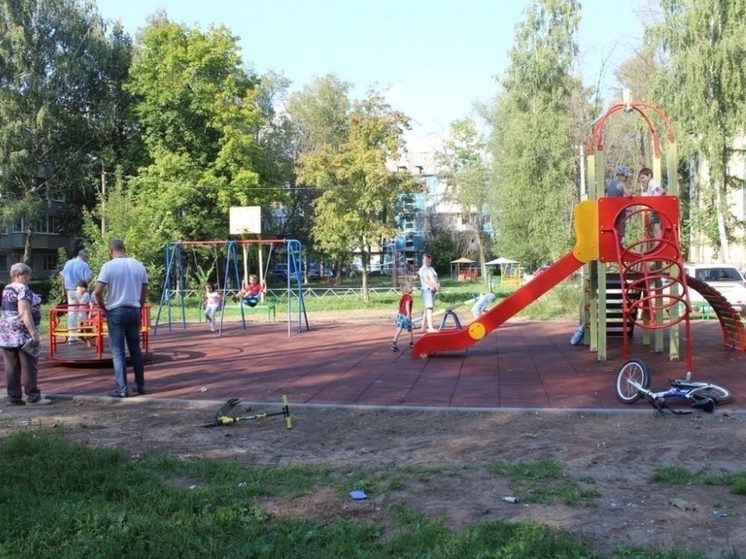 Во дворе дома №2 на улице Зубковой в Рязани открыли детскую площадку