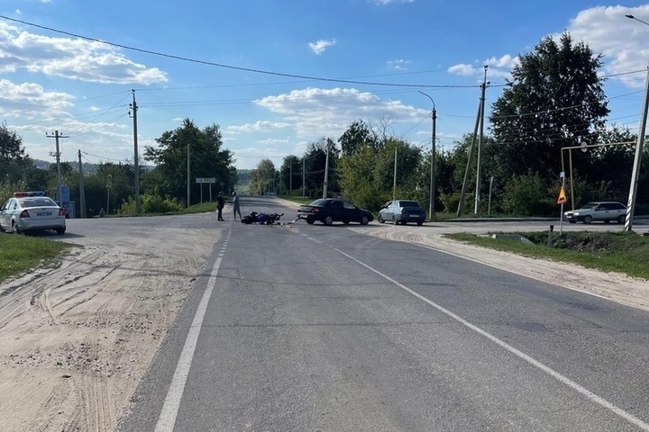 На орловской трассе в аварии едва не погиб мотоциклист