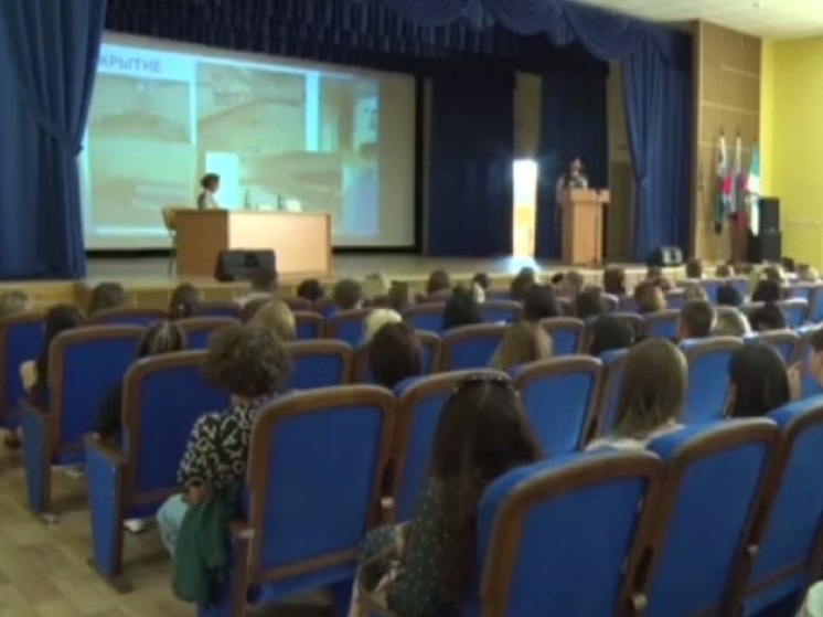 В школах Белгорода проходят родительские собрания перед началом нового учебного года
