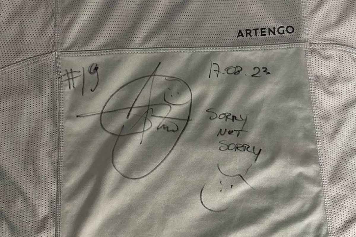 Джокович расписался на футболке Монфиса после 19-й победы