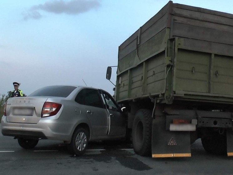 В Пензенской области легковушка с детьми влетела под грузовик