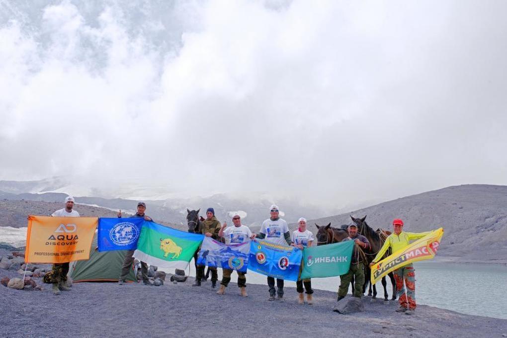Дайверы-экстремалы из Краснодарского края покорили озеро «Мётрвый глаз Джина» на Эльбрусе