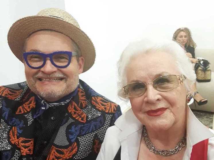  "Мы вместе переодеваемся по три раза в день"