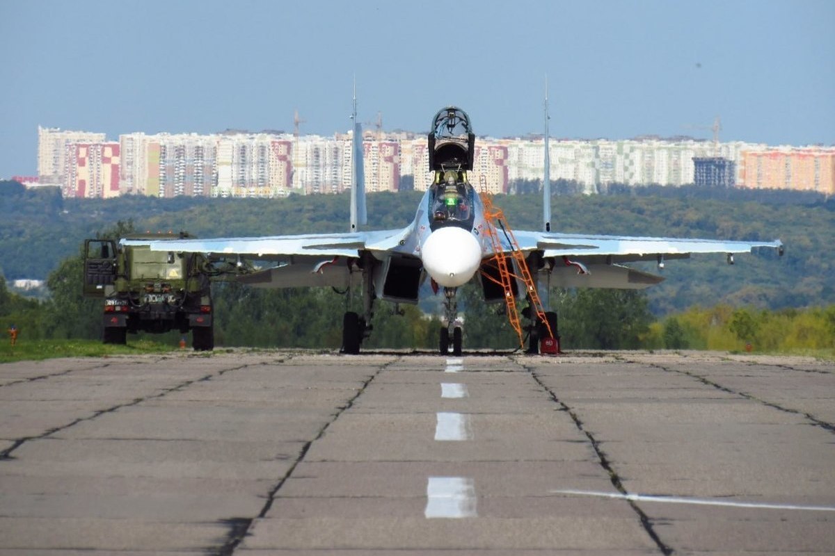 Путин присвоил наименование «гвардейский» базирующемуся под Курском 14-му истребительному авиаполку