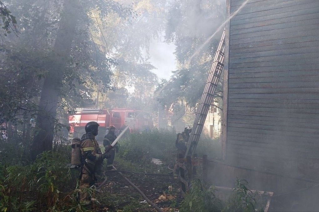 В центре Архангельска ликвидировали крупный пожар