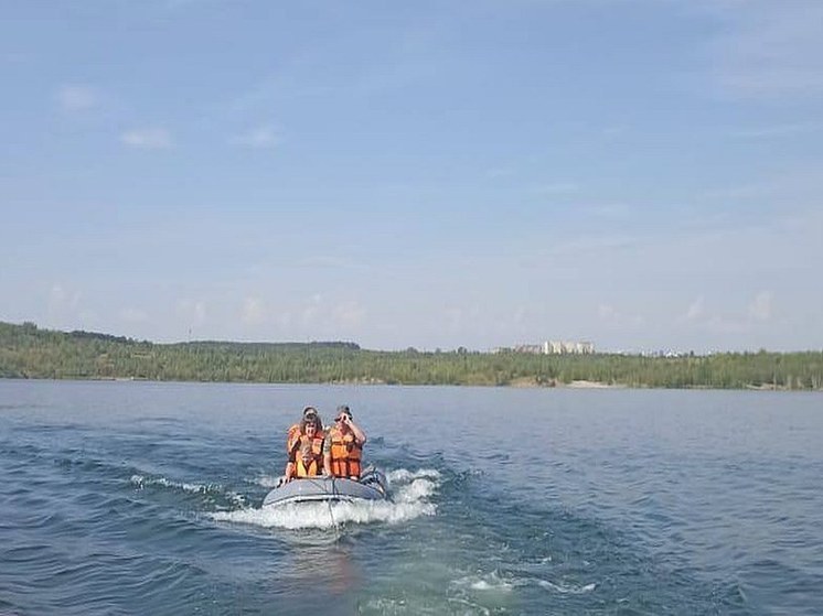 Лодку с пятерыми пассажирами унесло течением в Башкирии