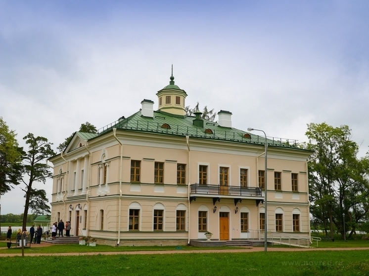 В новгородской усадьбе Орловой-Чесменской открылась выставка «Мое уединение»