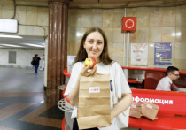 Московский метрополитен впервые в истории отметил подарками пассажирам праздник Преображения — в народе Яблочный Спас