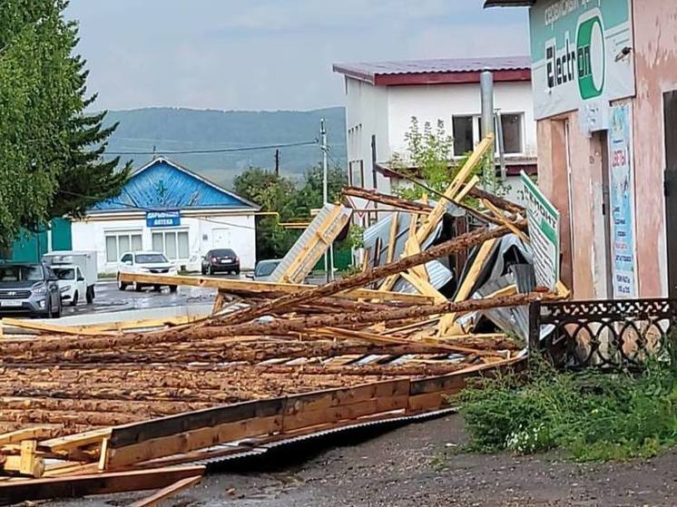 В селе Башкирии ликвидируют последствия сильного ветра