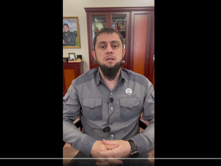 В мае этого года житель Волгограда Никита Журавель напротив Соборной мечети сжег Коран, снимая на видео. Дело в отношении него передано в Чечню.