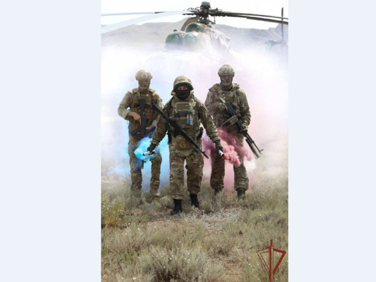 Флэшмоб «Цвета российского флага» поддержали в Северо-Кавказском округе Росгвардии