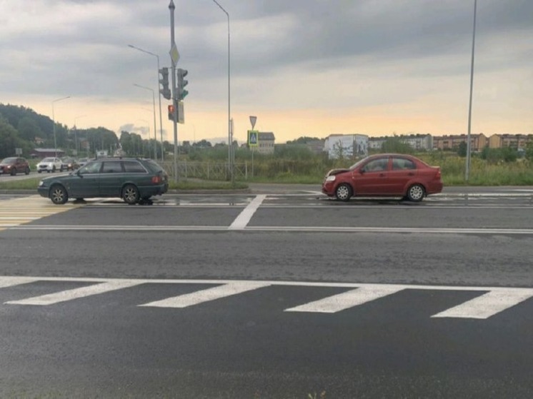 Две легковушки столкнулись в Зеленоградском районе