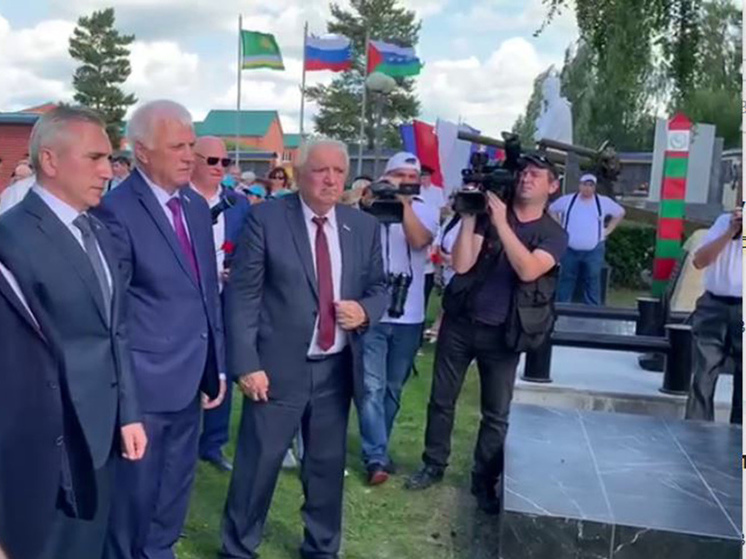В селе Нижняя Тавда Тюменской области открыли памятник участникам СВО