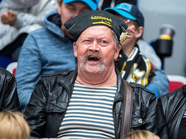 Во Владивостоке поклонники «Адмирала» отметили День тельняшки