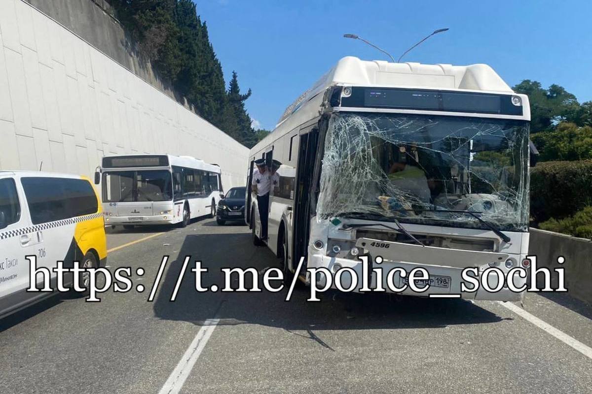 В Сочи произошла вторая за день авария с участием автобусов