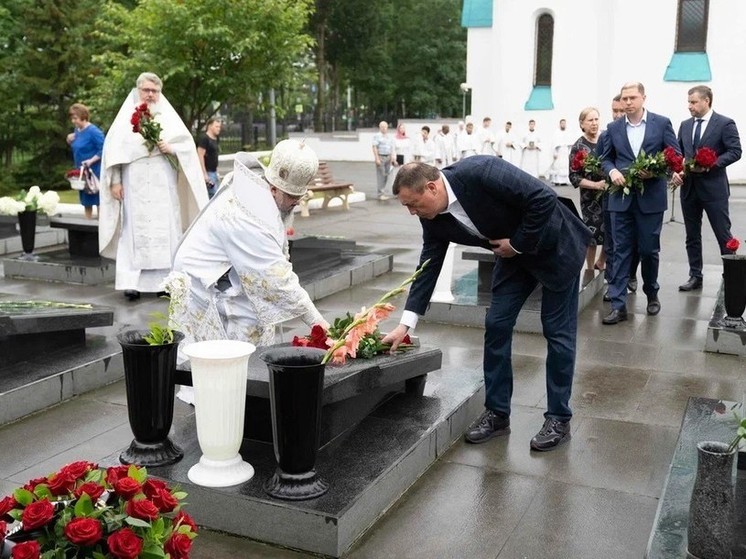 На Сахалине почтили память трагически погибших 20 лет назад Игоря Фархутдинова, членов его команды и экипажа