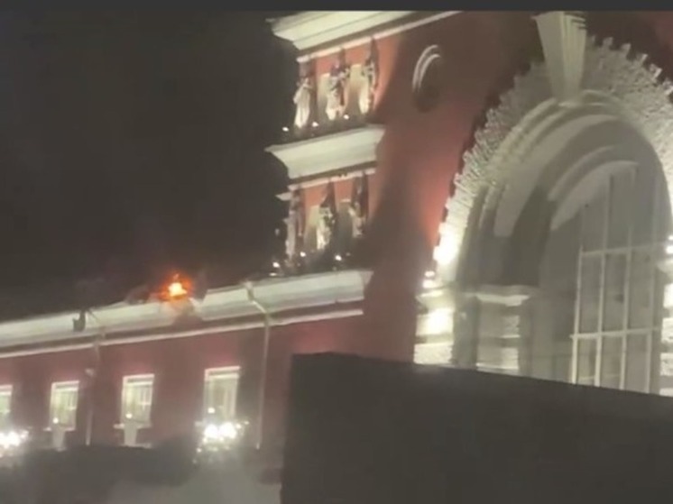 Пожар на крыше здания вокзала в Курске потушен