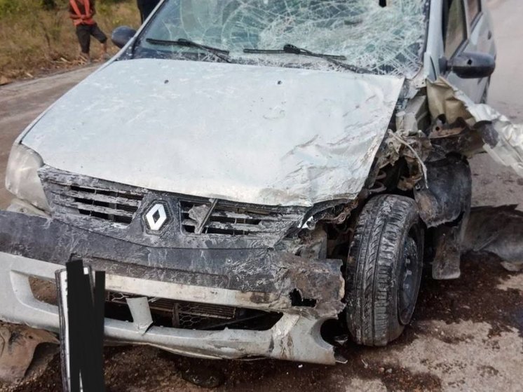 В Пугачёвском районе иномарка сбила пешехода и врезалась в КамАЗ