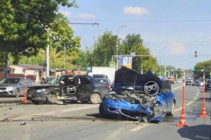 В жесткой аварии на Луначарского в Пензе пострадали двое