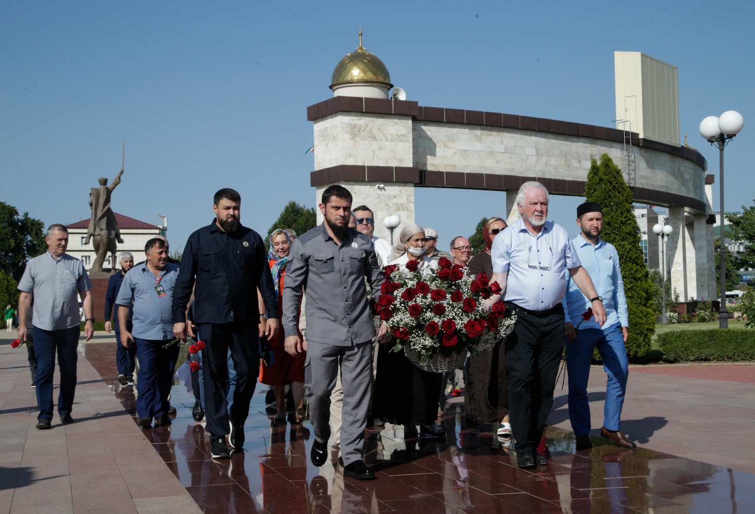 ОС посетил Ханкалинский гарнизон и Мемориальный комплекс в Грозном: кадры из Чечни