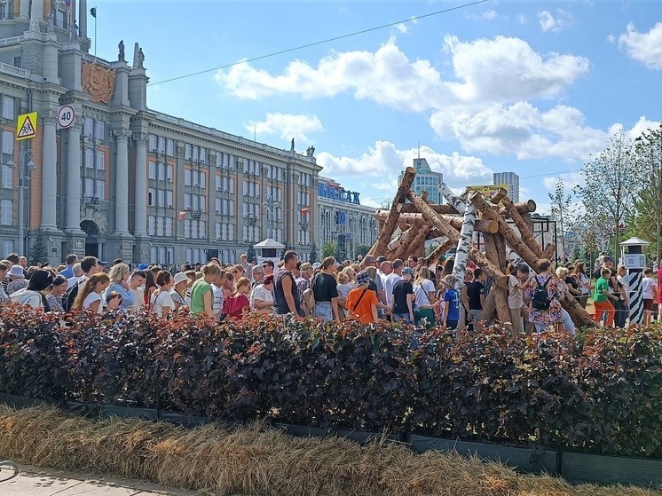 В День города в центре Екатеринбурга мужчины устроили драку