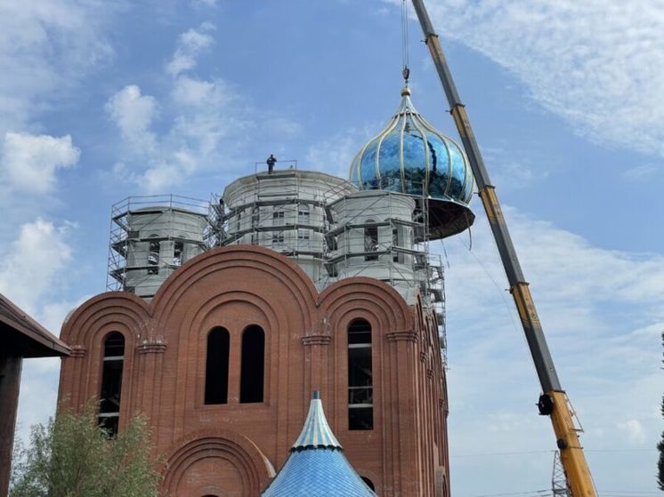 Главный купол установили на храм Успения Пресвятой Богородицы в Калининграде