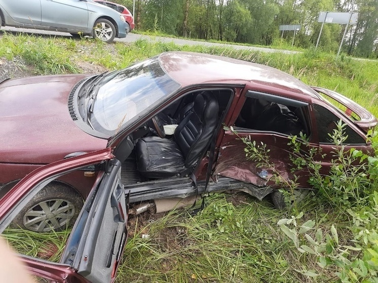 В Тверской области три человека пострадали в аварии на перекрестке