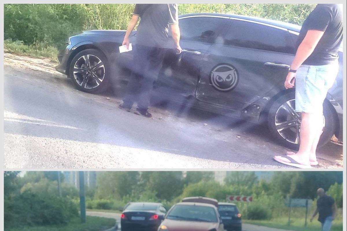 В Пензе на улице Кольцова столкнулись две иномарки