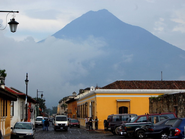 Левоцентрист Аревало победил во втором туре выборов президента Гватемалы