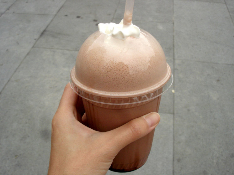 Три человека погибли после употребления молочных коктейлей в ресторане