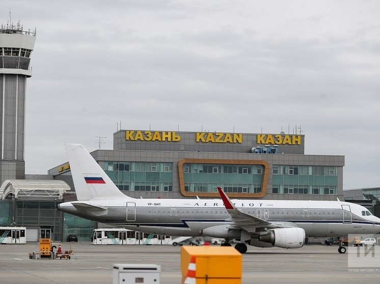 Самолет рейса Екатеринбург-Москва приземлился в Казани