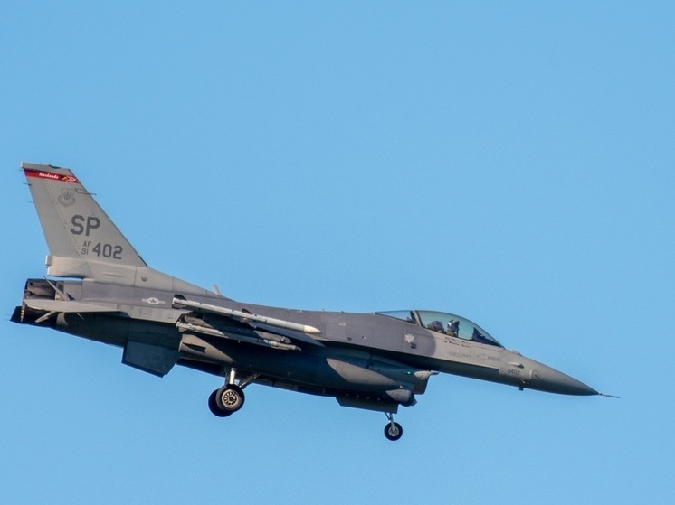 Украинских пилотов срочно заставили учить английский язык