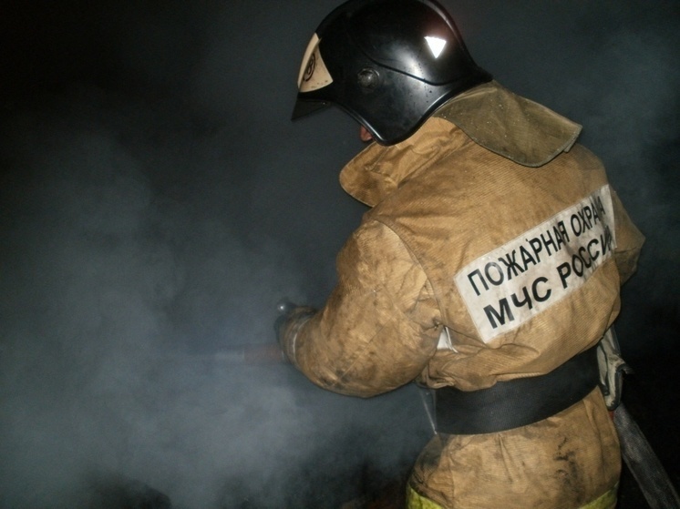 В райцентре Калмыкии сгорели коробки с продуктами